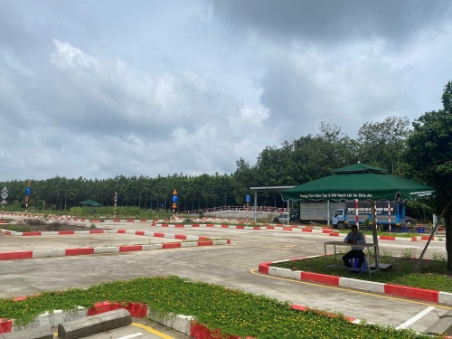 Học lái xe ô tô Bình An - Chương trình lý thuyết hiện đại, dễ tiếp thu